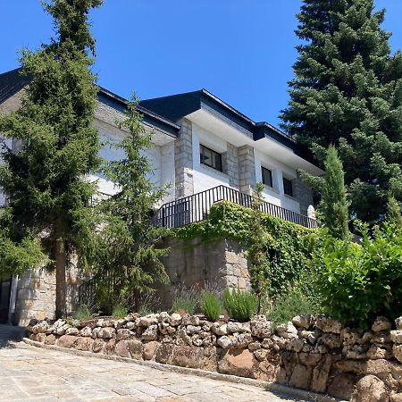 فيلا Los Cedros, Gran Chalet Con Piscina Y Apartamento En نافاثيرّاذا المظهر الخارجي الصورة