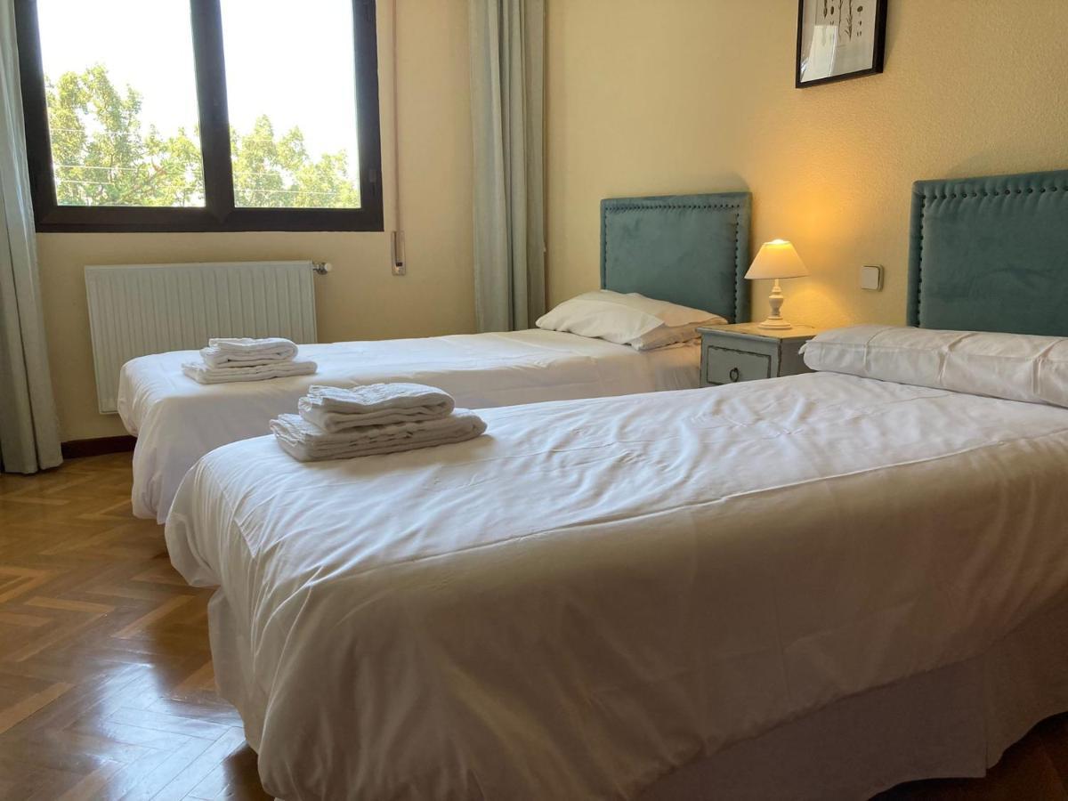 Los Cedros, Gran Chalet Con Piscina Y Apartamento En نافاثيرّاذا المظهر الخارجي الصورة